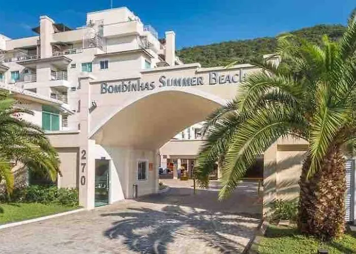 Apartamentos Com Piscinas Na Praia De Bombas